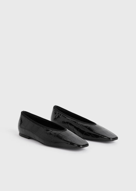 Minimalist Croco-Embossed Flats