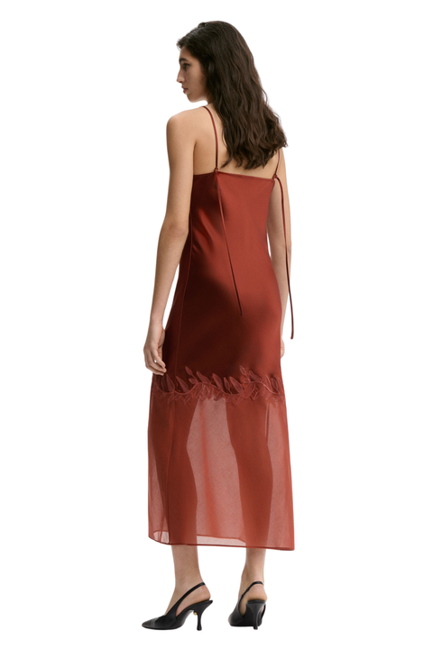 Camilla Dress With Pinlos Shawl