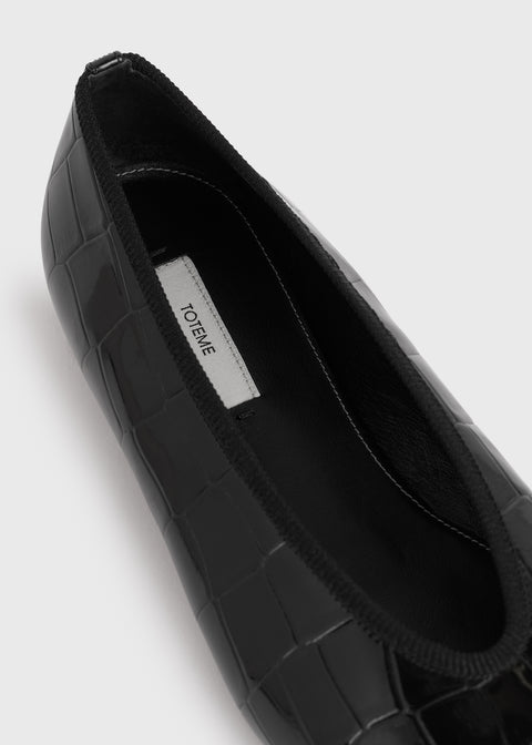 Minimalist Croco-Embossed Flats